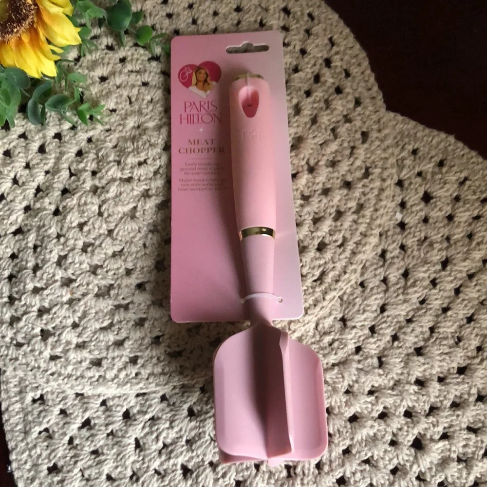 Paris Hilton Pink Kitchen Meal Chopper - Soft Pink Finish